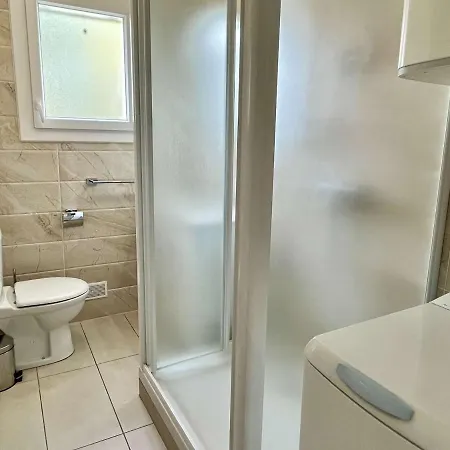 Coquet A 300m De La Avec Garage Et Balcon - - Fr-1-225-668 Apartmán *