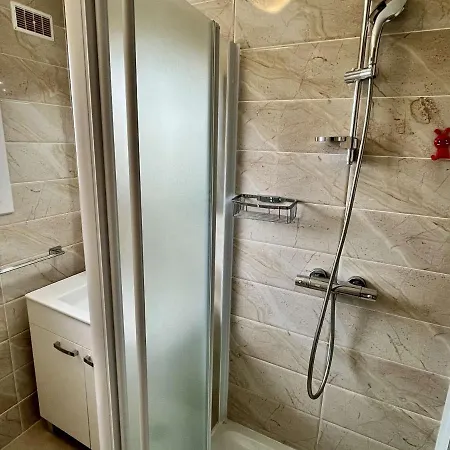 Coquet A 300m De La Avec Garage Et Balcon - - Fr-1-225-668 Apartmán