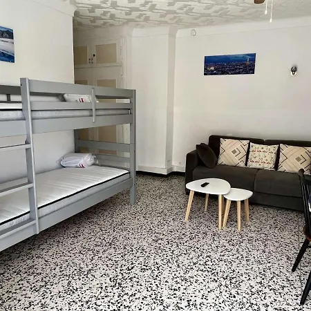 Coquet A 300m De La Avec Garage Et Balcon - - Fr-1-225-668