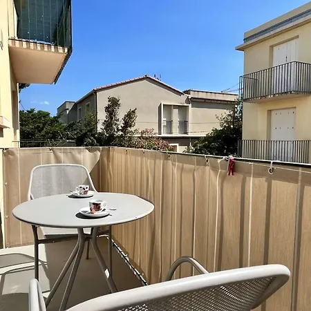 Coquet A 300m De La Avec Garage Et Balcon - - Fr-1-225-668